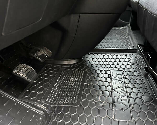 Чорний Опель Віваро, об'ємом двигуна 1.6 л та пробігом 213 тис. км за 16500 $, фото 18 на Automoto.ua