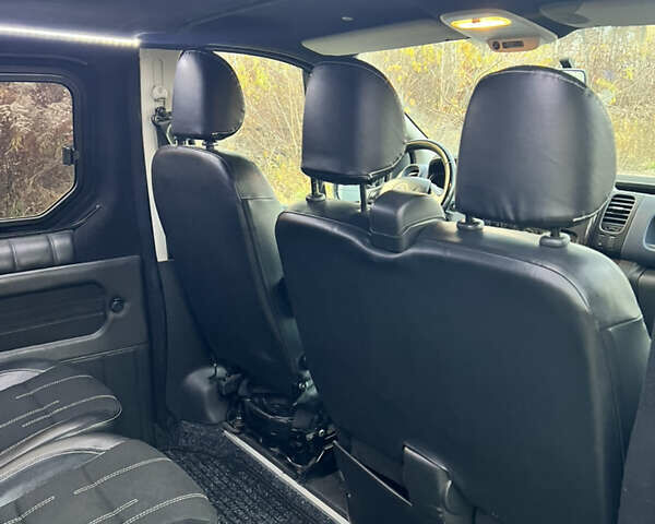 Чорний Опель Віваро, об'ємом двигуна 1.6 л та пробігом 299 тис. км за 16300 $, фото 10 на Automoto.ua