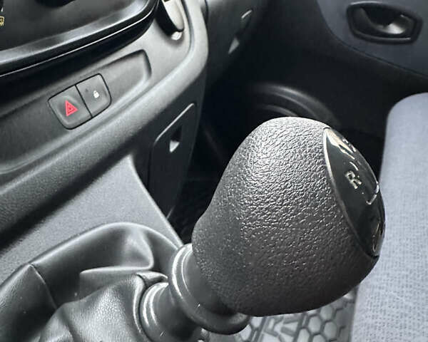 Чорний Опель Віваро, об'ємом двигуна 1.6 л та пробігом 213 тис. км за 16500 $, фото 21 на Automoto.ua