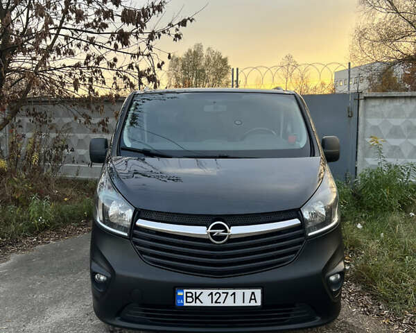 Чорний Опель Віваро, об'ємом двигуна 1.6 л та пробігом 299 тис. км за 16300 $, фото 3 на Automoto.ua