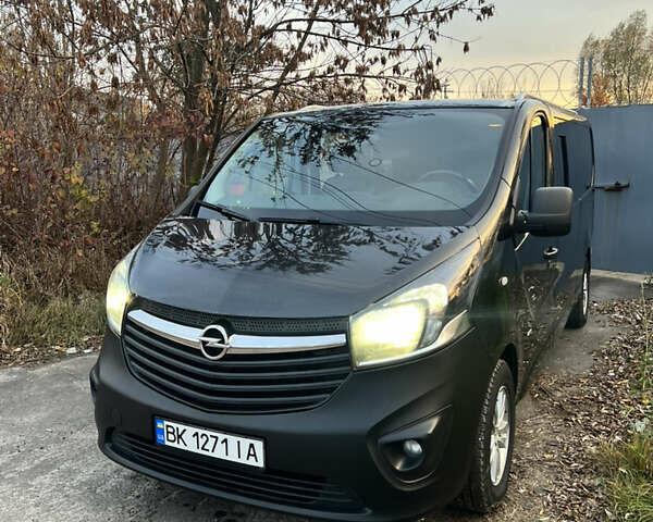 Чорний Опель Віваро, об'ємом двигуна 1.6 л та пробігом 299 тис. км за 16300 $, фото 1 на Automoto.ua