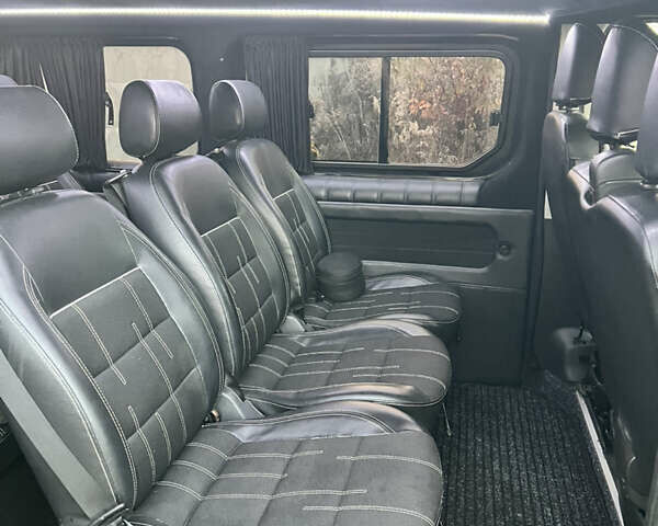 Чорний Опель Віваро, об'ємом двигуна 1.6 л та пробігом 299 тис. км за 16300 $, фото 8 на Automoto.ua