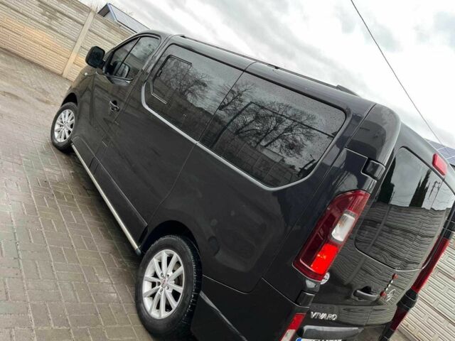 Чорний Опель Віваро, об'ємом двигуна 1.6 л та пробігом 166 тис. км за 16500 $, фото 5 на Automoto.ua