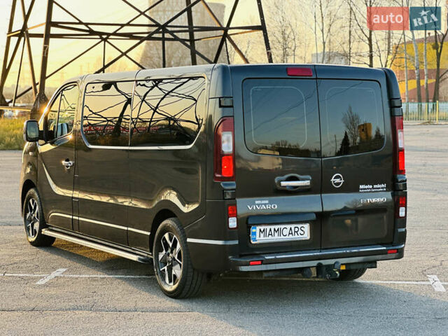 Черный Опель Виваро, объемом двигателя 1.6 л и пробегом 180 тыс. км за 22900 $, фото 6 на Automoto.ua