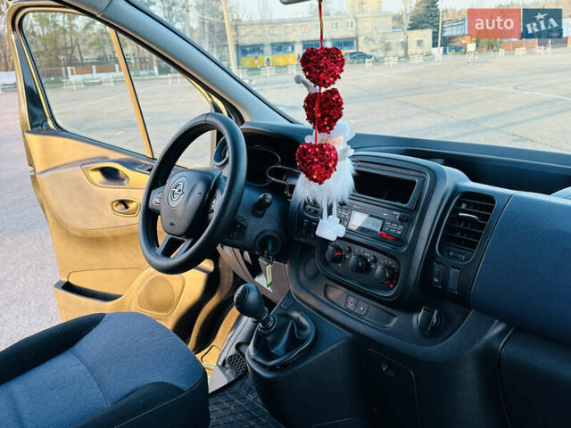 Черный Опель Виваро, объемом двигателя 1.6 л и пробегом 180 тыс. км за 22900 $, фото 26 на Automoto.ua