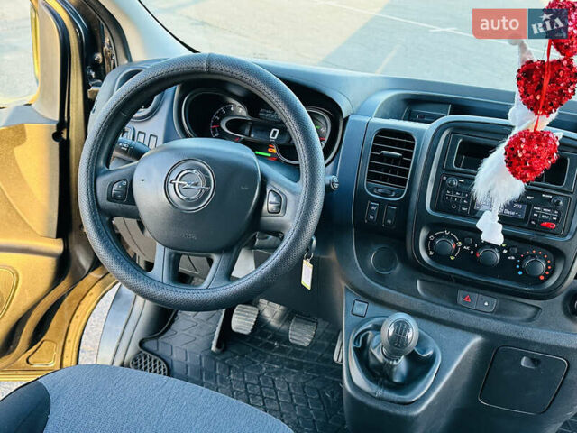 Черный Опель Виваро, объемом двигателя 1.6 л и пробегом 180 тыс. км за 22900 $, фото 27 на Automoto.ua