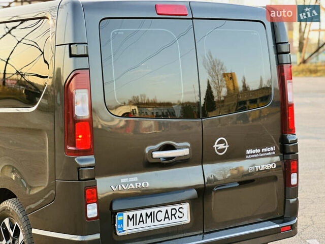 Черный Опель Виваро, объемом двигателя 1.6 л и пробегом 180 тыс. км за 22900 $, фото 9 на Automoto.ua