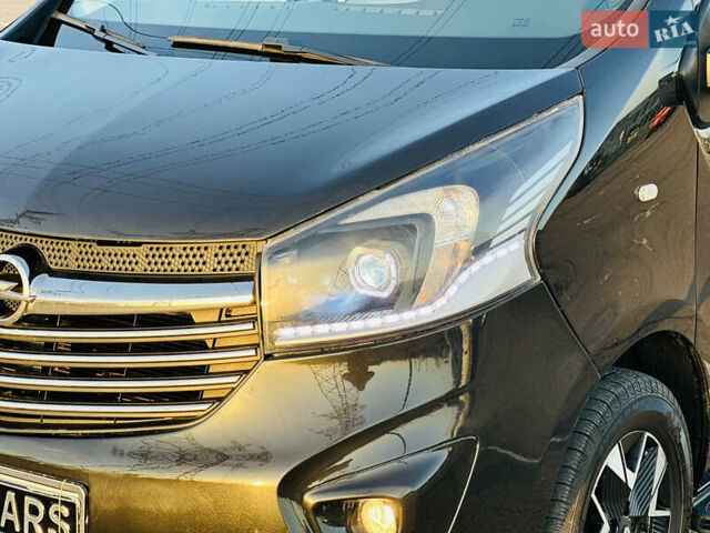 Черный Опель Виваро, объемом двигателя 1.6 л и пробегом 180 тыс. км за 22900 $, фото 2 на Automoto.ua