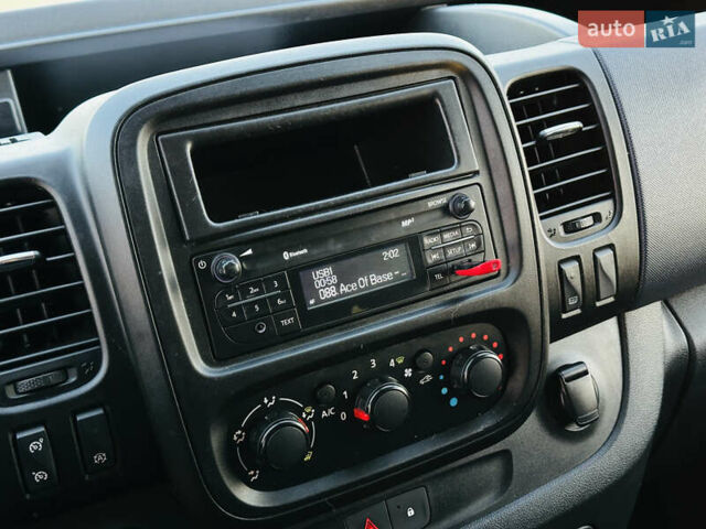 Черный Опель Виваро, объемом двигателя 1.6 л и пробегом 180 тыс. км за 22900 $, фото 22 на Automoto.ua