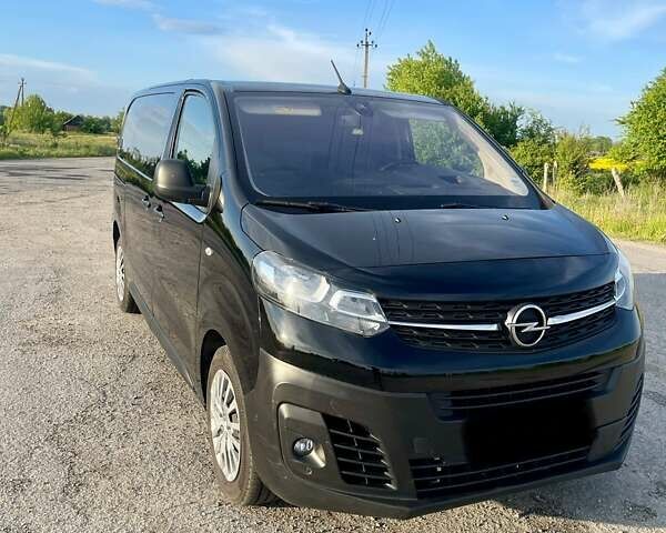 Черный Опель Виваро, объемом двигателя 2 л и пробегом 180 тыс. км за 22700 $, фото 2 на Automoto.ua