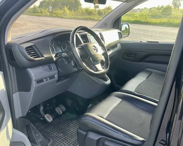 Черный Опель Виваро, объемом двигателя 2 л и пробегом 180 тыс. км за 22700 $, фото 7 на Automoto.ua