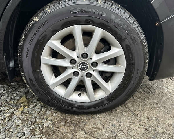 Черный Опель Виваро, объемом двигателя 2 л и пробегом 583 тыс. км за 10500 $, фото 5 на Automoto.ua