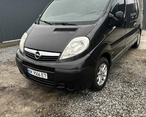 Черный Опель Виваро, объемом двигателя 2 л и пробегом 583 тыс. км за 10500 $, фото 1 на Automoto.ua