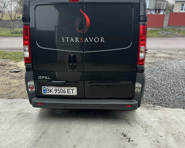 Черный Опель Виваро, объемом двигателя 2 л и пробегом 583 тыс. км за 10500 $, фото 7 на Automoto.ua