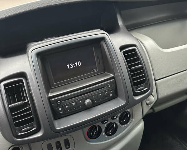 Черный Опель Виваро, объемом двигателя 2 л и пробегом 583 тыс. км за 10500 $, фото 18 на Automoto.ua