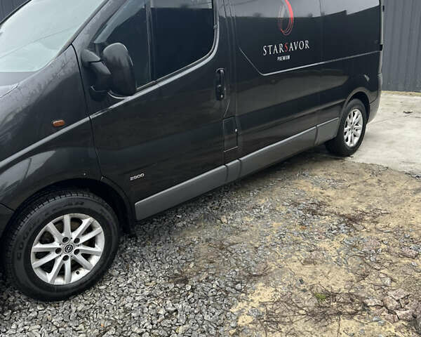 Черный Опель Виваро, объемом двигателя 2 л и пробегом 583 тыс. км за 10500 $, фото 4 на Automoto.ua