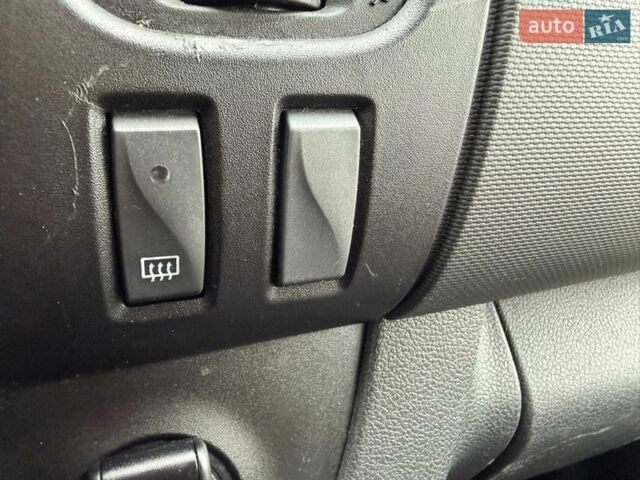 Чорний Опель Віваро, об'ємом двигуна 1.6 л та пробігом 240 тис. км за 18500 $, фото 42 на Automoto.ua