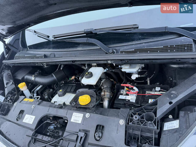 Черный Опель Виваро, объемом двигателя 1.6 л и пробегом 240 тыс. км за 18700 $, фото 14 на Automoto.ua