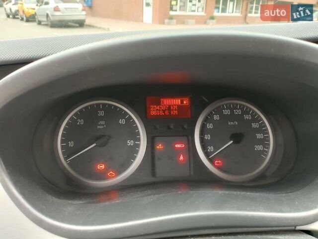 Черный Опель Виваро, объемом двигателя 2 л и пробегом 234 тыс. км за 15000 $, фото 13 на Automoto.ua