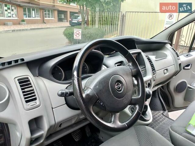 Черный Опель Виваро, объемом двигателя 2 л и пробегом 234 тыс. км за 15000 $, фото 3 на Automoto.ua