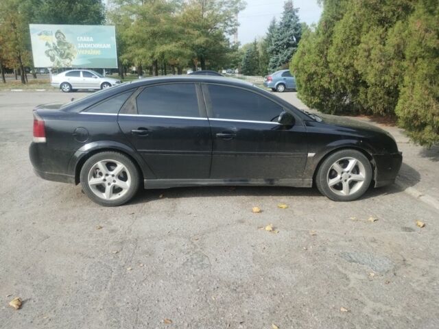 Черный Опель Виваро, объемом двигателя 2.2 л и пробегом 300 тыс. км за 4399 $, фото 4 на Automoto.ua