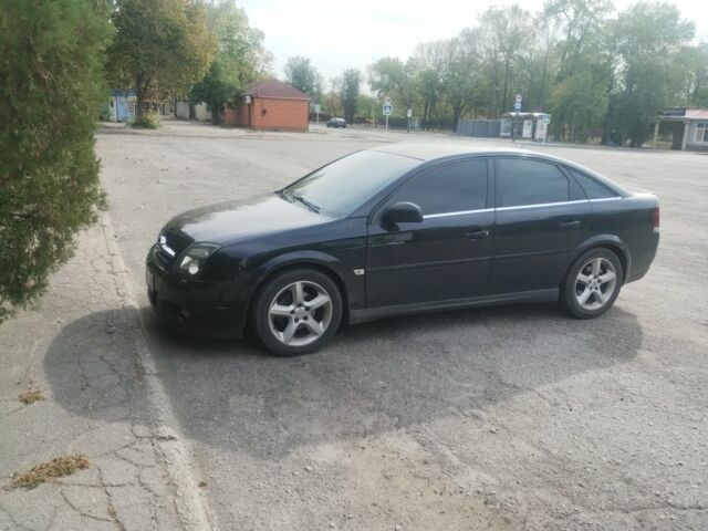 Черный Опель Виваро, объемом двигателя 2.2 л и пробегом 300 тыс. км за 4399 $, фото 3 на Automoto.ua