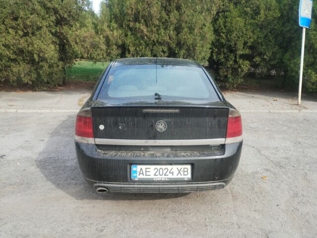 Черный Опель Виваро, объемом двигателя 2.2 л и пробегом 300 тыс. км за 4399 $, фото 1 на Automoto.ua