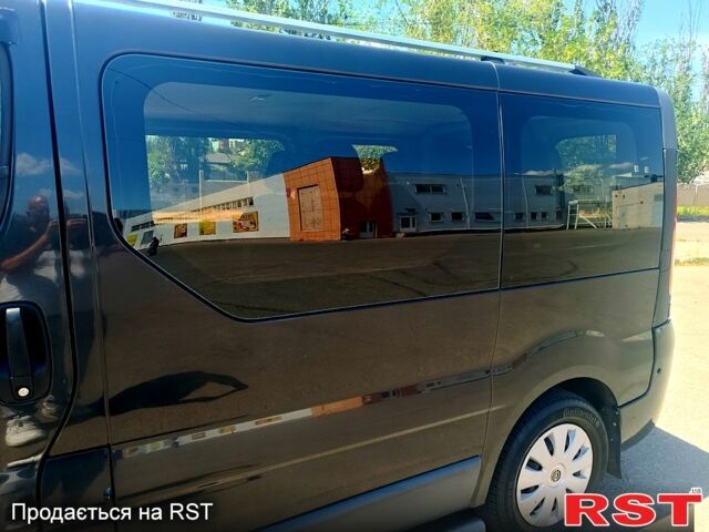 Черный Опель Виваро, объемом двигателя 2 л и пробегом 354 тыс. км за 9200 $, фото 4 на Automoto.ua