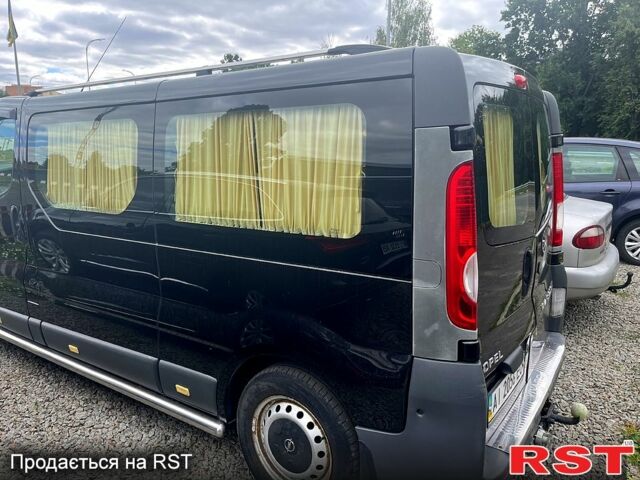 Чорний Опель Віваро, об'ємом двигуна 2.5 л та пробігом 250 тис. км за 10000 $, фото 3 на Automoto.ua
