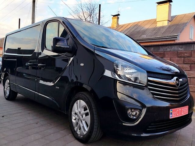 Черный Опель Виваро, объемом двигателя 16 л и пробегом 204 тыс. км за 15400 $, фото 2 на Automoto.ua