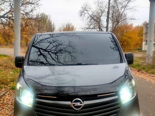 Чорний Опель Віваро, об'ємом двигуна 1.6 л та пробігом 236 тис. км за 19000 $, фото 7 на Automoto.ua