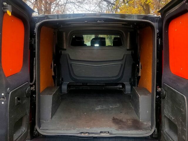 Чорний Опель Віваро, об'ємом двигуна 1.6 л та пробігом 236 тис. км за 19000 $, фото 9 на Automoto.ua