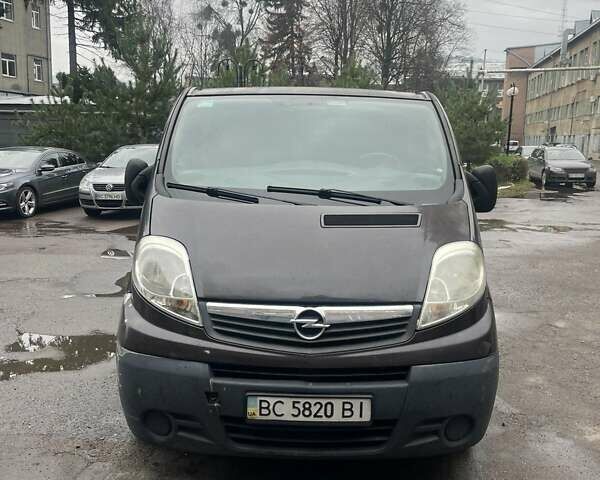 Коричневый Опель Виваро, объемом двигателя 2 л и пробегом 185 тыс. км за 10000 $, фото 1 на Automoto.ua