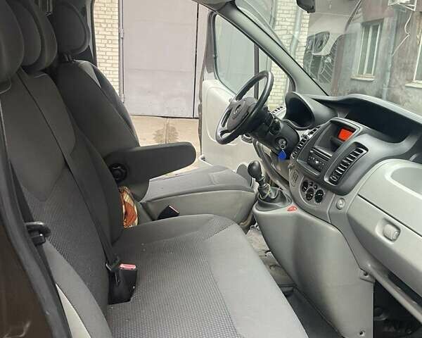 Коричневый Опель Виваро, объемом двигателя 2 л и пробегом 185 тыс. км за 10000 $, фото 8 на Automoto.ua