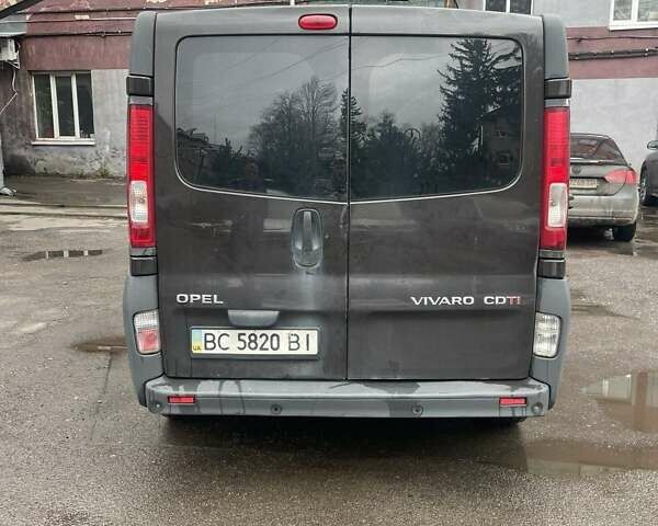 Коричневый Опель Виваро, объемом двигателя 2 л и пробегом 185 тыс. км за 10000 $, фото 3 на Automoto.ua