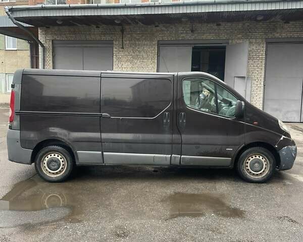 Коричневый Опель Виваро, объемом двигателя 2 л и пробегом 185 тыс. км за 10000 $, фото 5 на Automoto.ua