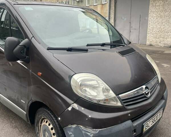 Коричневый Опель Виваро, объемом двигателя 2 л и пробегом 185 тыс. км за 10000 $, фото 6 на Automoto.ua