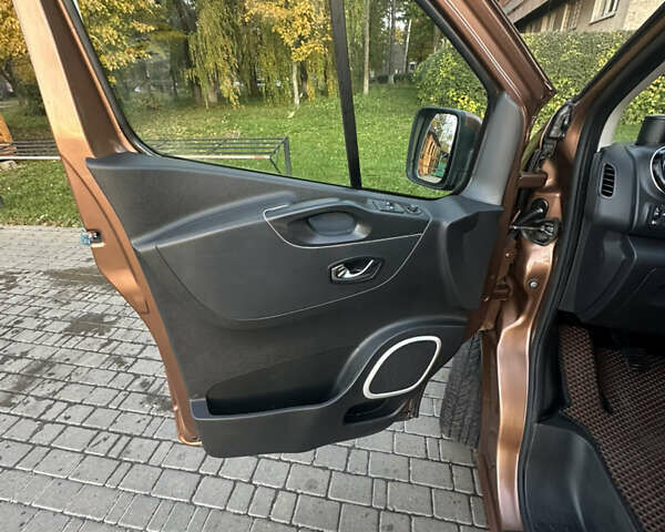 Коричневый Опель Виваро, объемом двигателя 1.6 л и пробегом 263 тыс. км за 17200 $, фото 6 на Automoto.ua