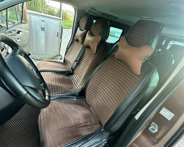 Коричневый Опель Виваро, объемом двигателя 1.6 л и пробегом 263 тыс. км за 17200 $, фото 12 на Automoto.ua