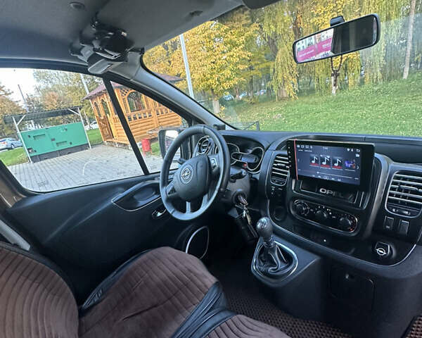 Коричневый Опель Виваро, объемом двигателя 1.6 л и пробегом 263 тыс. км за 17200 $, фото 5 на Automoto.ua