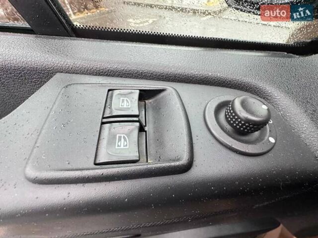 Коричневый Опель Виваро, объемом двигателя 1.6 л и пробегом 315 тыс. км за 16490 $, фото 14 на Automoto.ua