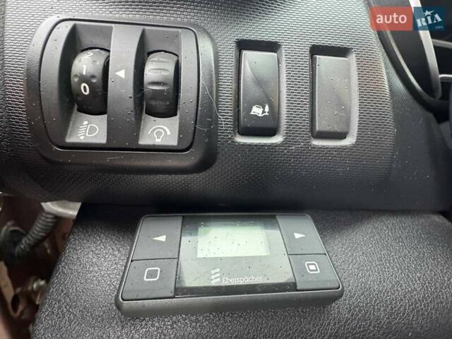 Коричневый Опель Виваро, объемом двигателя 1.6 л и пробегом 315 тыс. км за 16490 $, фото 15 на Automoto.ua