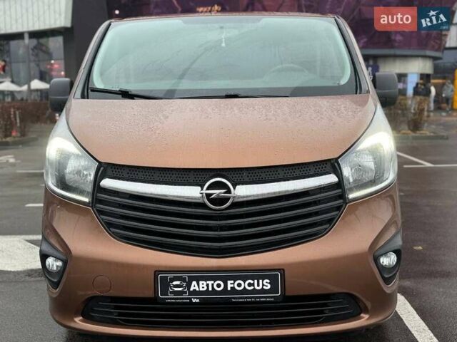 Коричневый Опель Виваро, объемом двигателя 1.6 л и пробегом 315 тыс. км за 16490 $, фото 2 на Automoto.ua