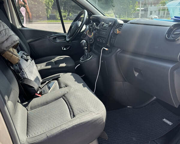 Коричневий Опель Віваро, об'ємом двигуна 1.6 л та пробігом 260 тис. км за 15800 $, фото 6 на Automoto.ua