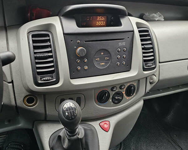 Красный Опель Виваро, объемом двигателя 2.46 л и пробегом 350 тыс. км за 4200 $, фото 9 на Automoto.ua