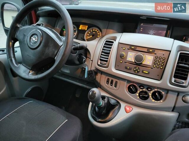 Червоний Опель Віваро, об'ємом двигуна 2.5 л та пробігом 377 тис. км за 7050 $, фото 5 на Automoto.ua