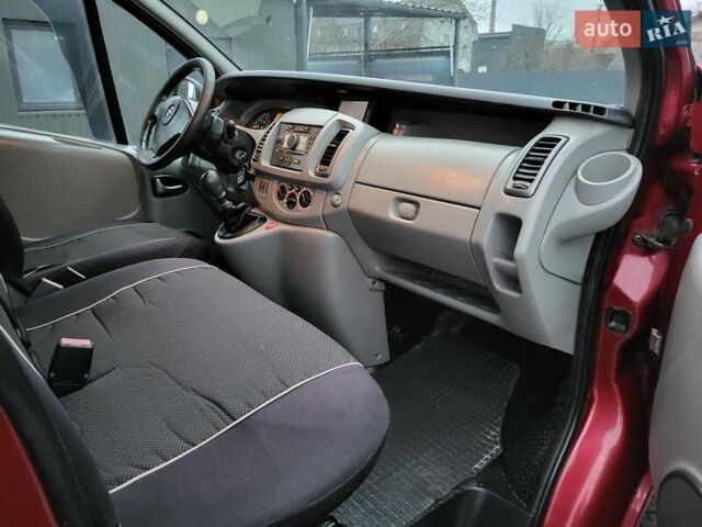 Червоний Опель Віваро, об'ємом двигуна 2.5 л та пробігом 377 тис. км за 7050 $, фото 9 на Automoto.ua