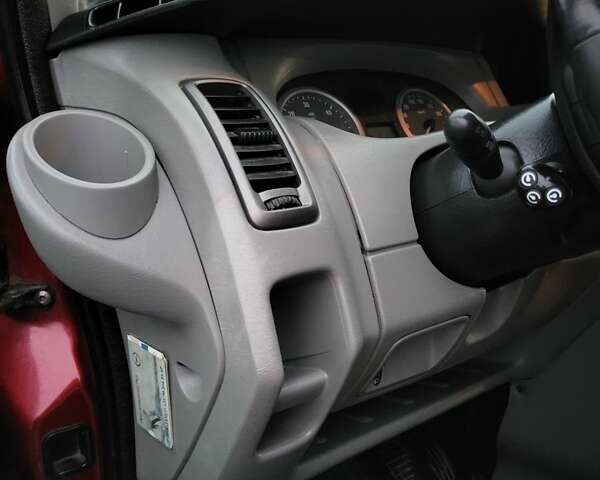 Червоний Опель Віваро, об'ємом двигуна 2.5 л та пробігом 377 тис. км за 7050 $, фото 10 на Automoto.ua