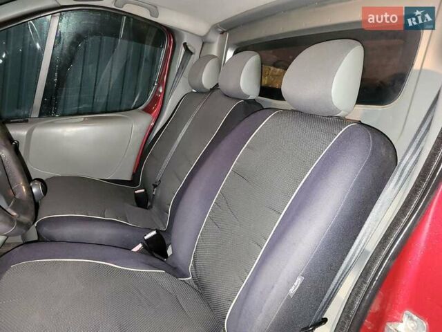 Червоний Опель Віваро, об'ємом двигуна 2.5 л та пробігом 377 тис. км за 7050 $, фото 1 на Automoto.ua