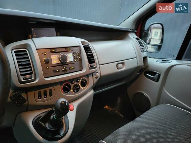 Червоний Опель Віваро, об'ємом двигуна 2.5 л та пробігом 377 тис. км за 7050 $, фото 7 на Automoto.ua